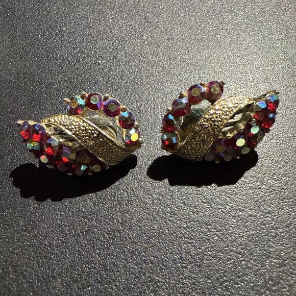 Unbranded Red Rhinestone Earrings Silver Textured Metal Vintage Clip On - Picture 13 of 14